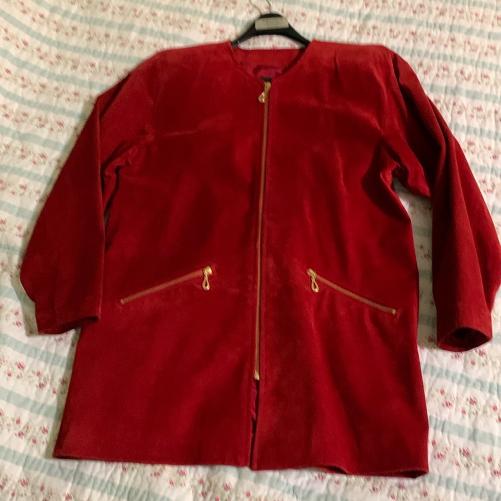 Luxurious vintage red suede Danier jacket with gold zippers. Size US XS. EUC.